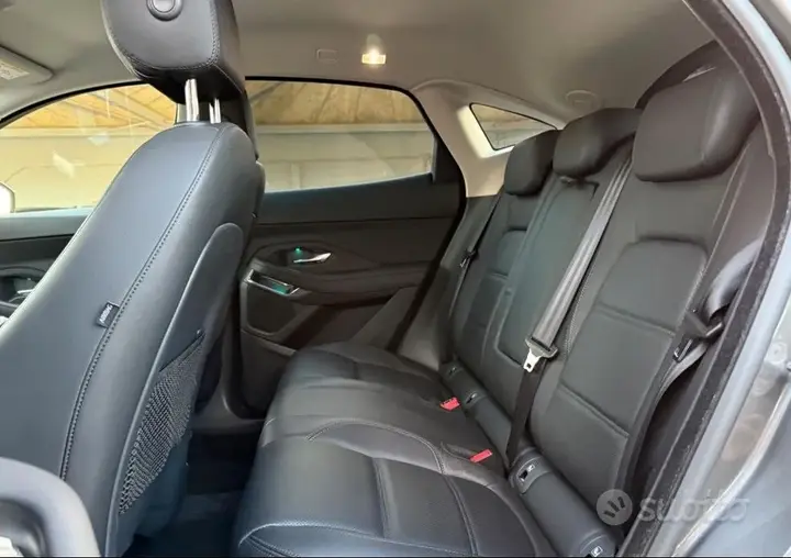 Jaguar E-Pace 2019 photo 4