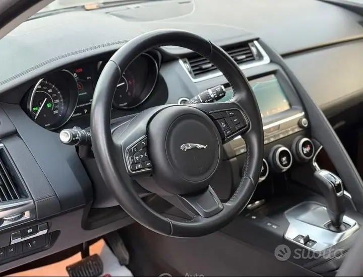 Jaguar E-Pace 2019 photo 2