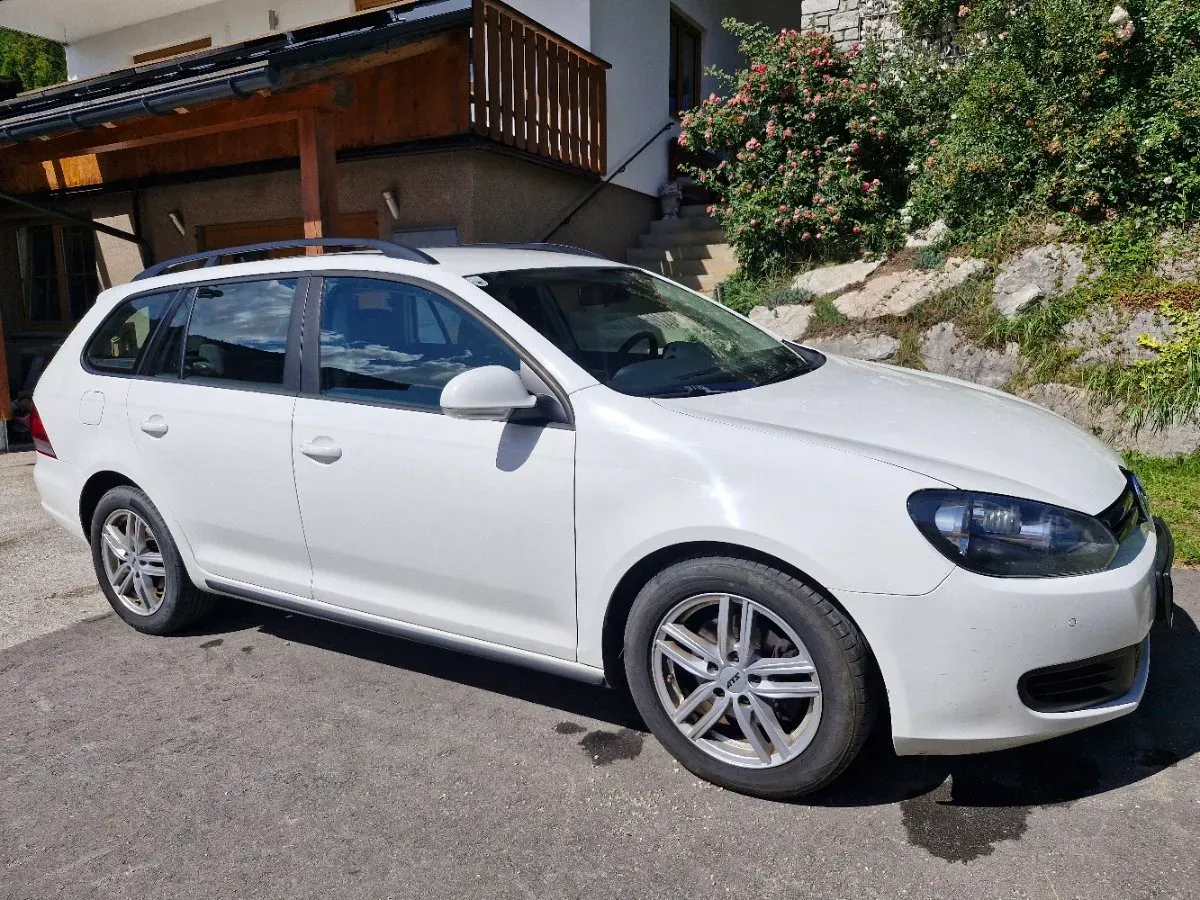 Volkswagen Golf 2012 photo 2