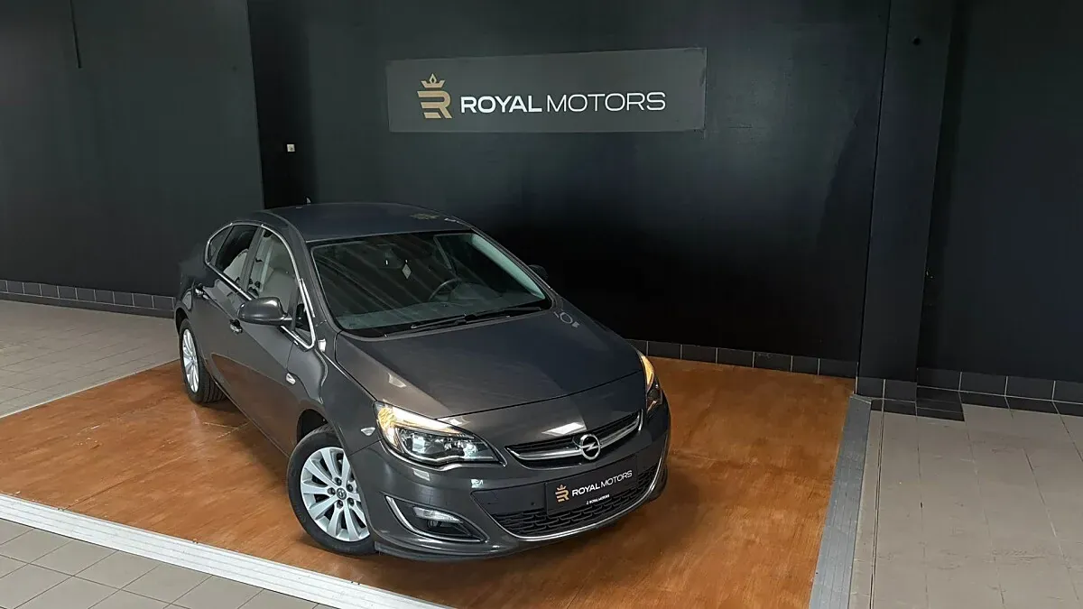 Opel Astra 2013 photo 2