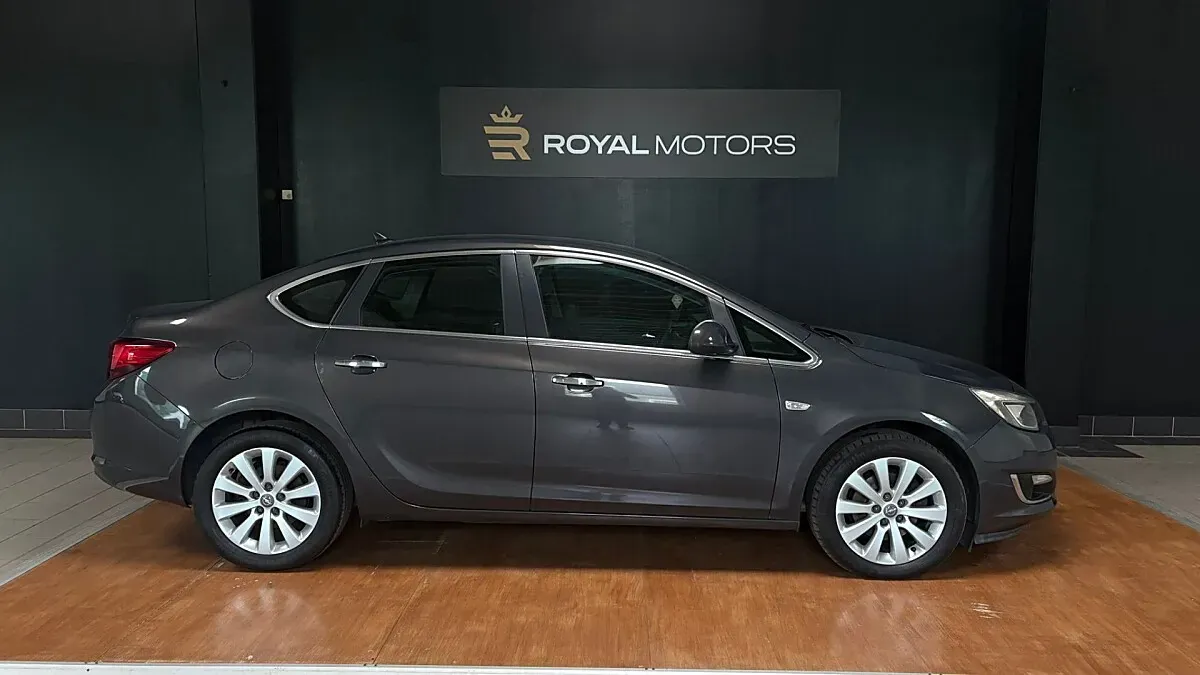 Opel Astra 2013 photo 3