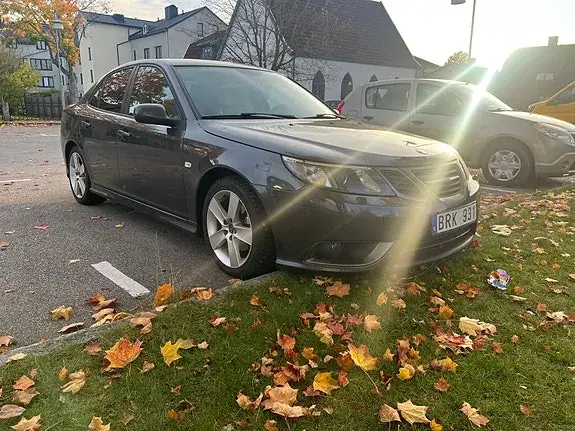 Saab 9-3 2011 photo 2