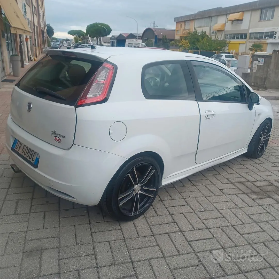 Fiat Grande Punto 2009 photo 2