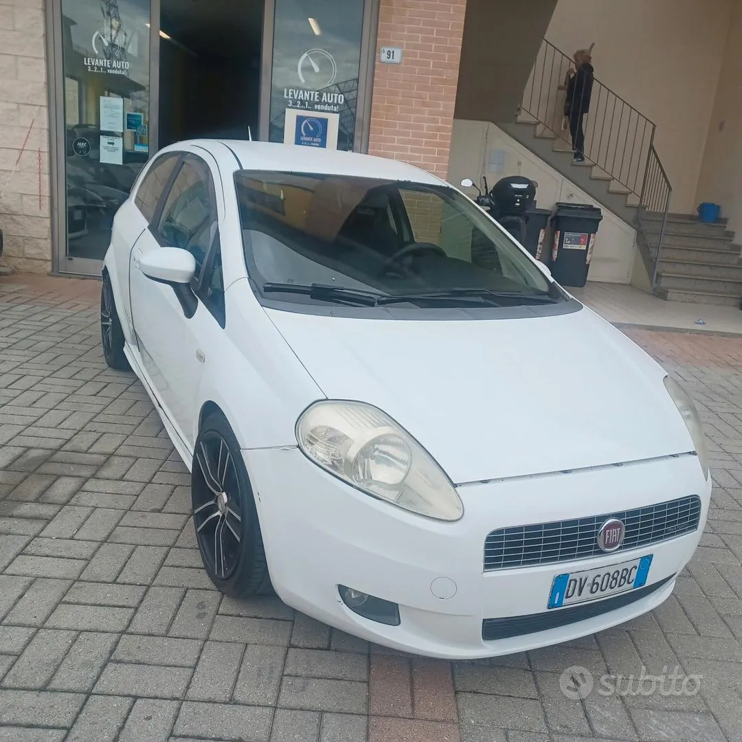 Fiat Grande Punto 2009 photo 4