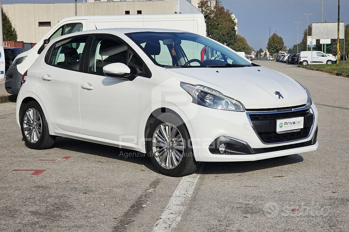 Peugeot 208 2019 photo 3