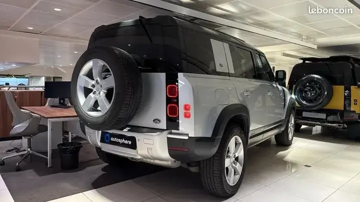 Land Rover Defender 2020 photo 5