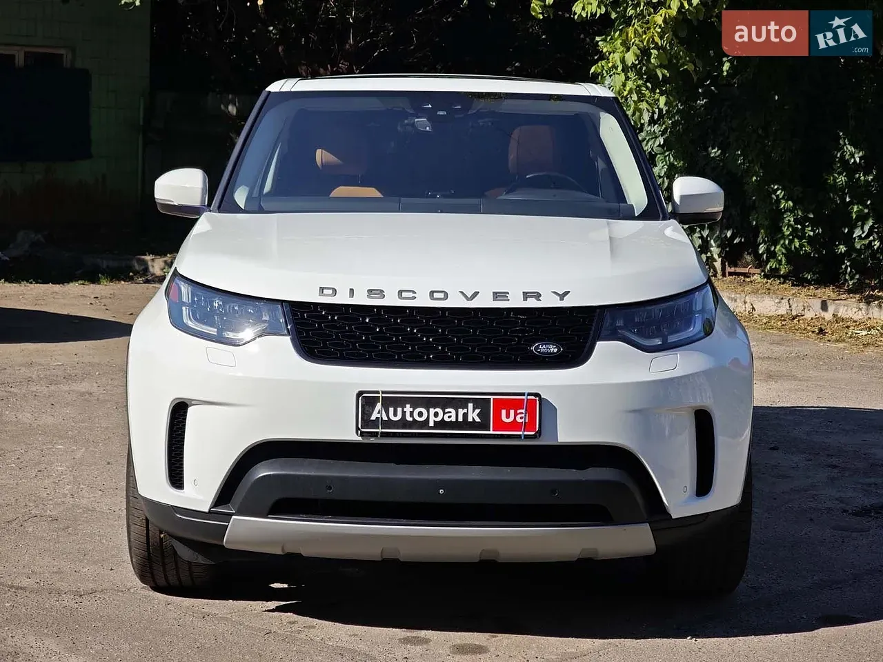 Land Rover Discovery 2017 photo 2