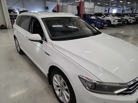 Volkswagen Passat 2021 photo 3