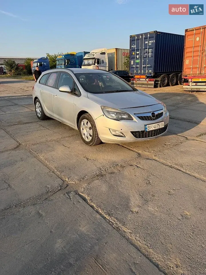 Opel Astra 2011 photo 3