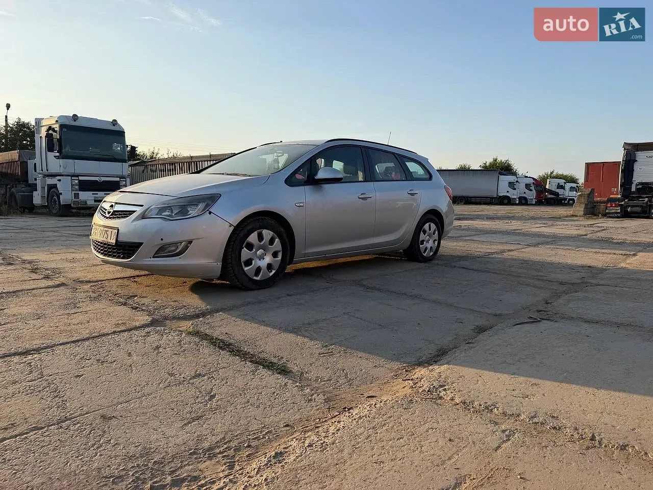 Opel Astra 2011 photo 2