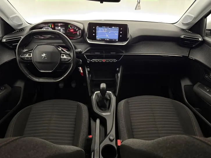Peugeot 208 2021 photo 2