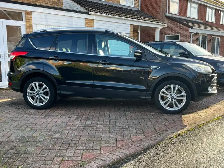 Ford Kuga 2014 photo 2
