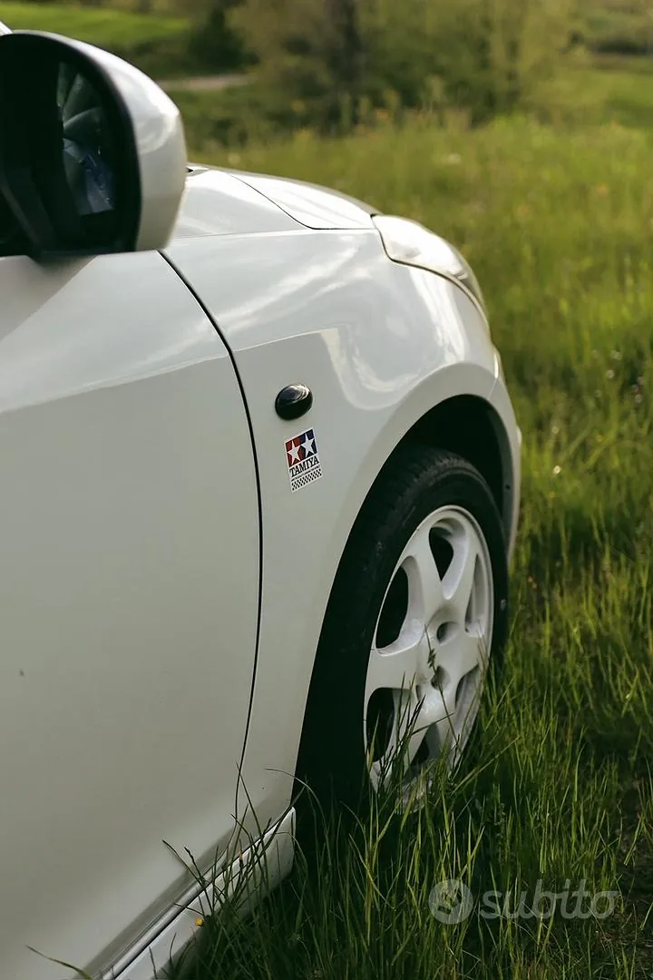 Suzuki Swift 2012 photo 2