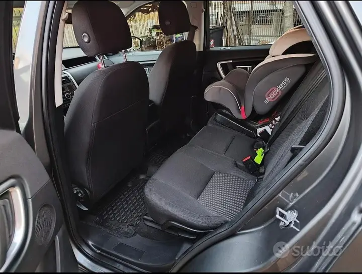 Land Rover Discovery Sport 2017 photo 5