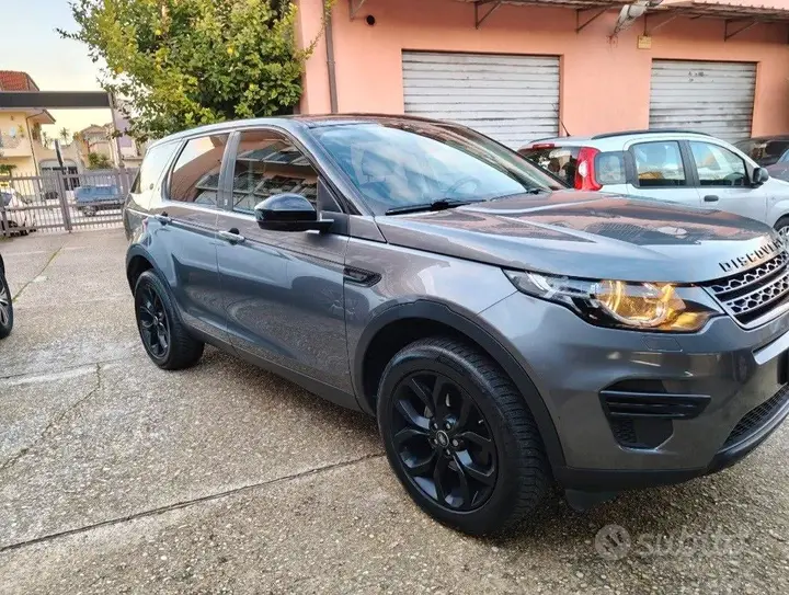 Land Rover Discovery Sport 2017 photo 2