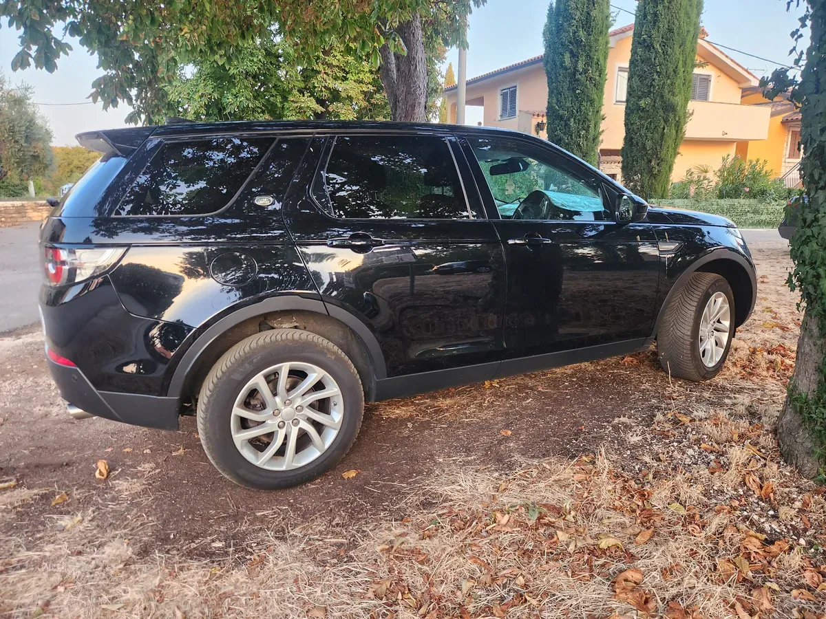 Land Rover Discovery Sport 2019 photo 2