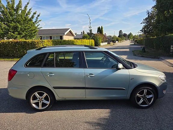 Skoda Fabia 2013 photo 2