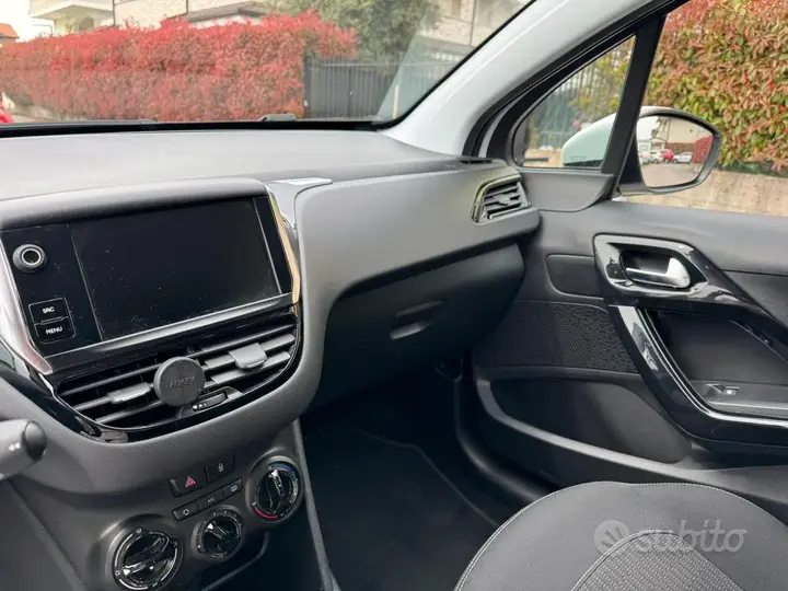 Peugeot 208 2018 photo 4