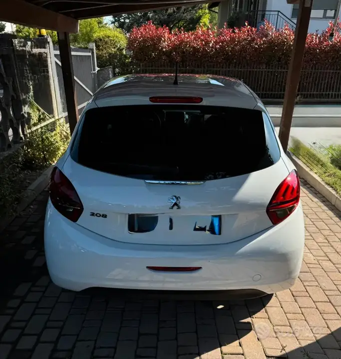 Peugeot 208 2018 photo 2