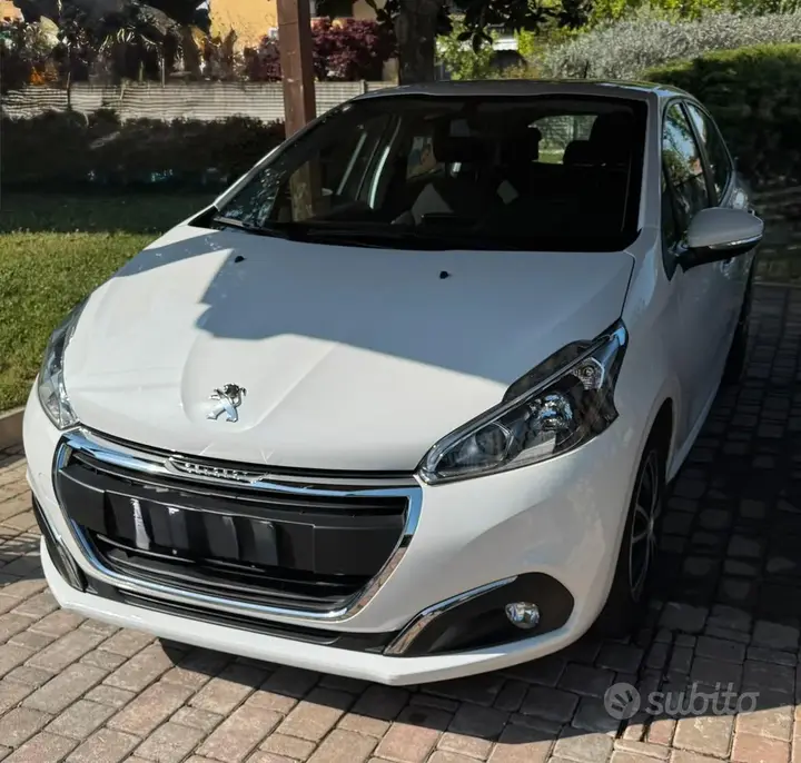 Peugeot 208 2018 photo 3