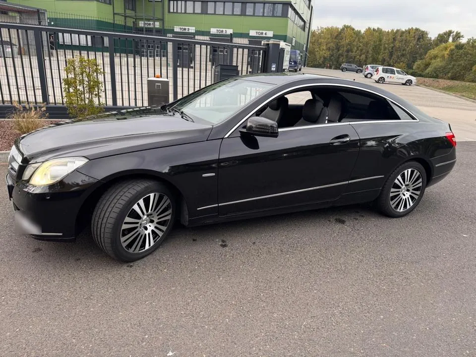 Mercedes-Benz E 220 Coupé