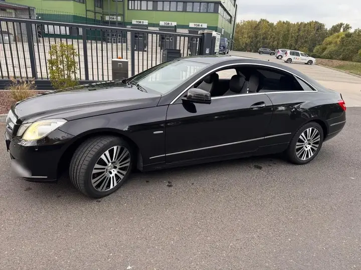 Mercedes-Benz E 220 Coupé