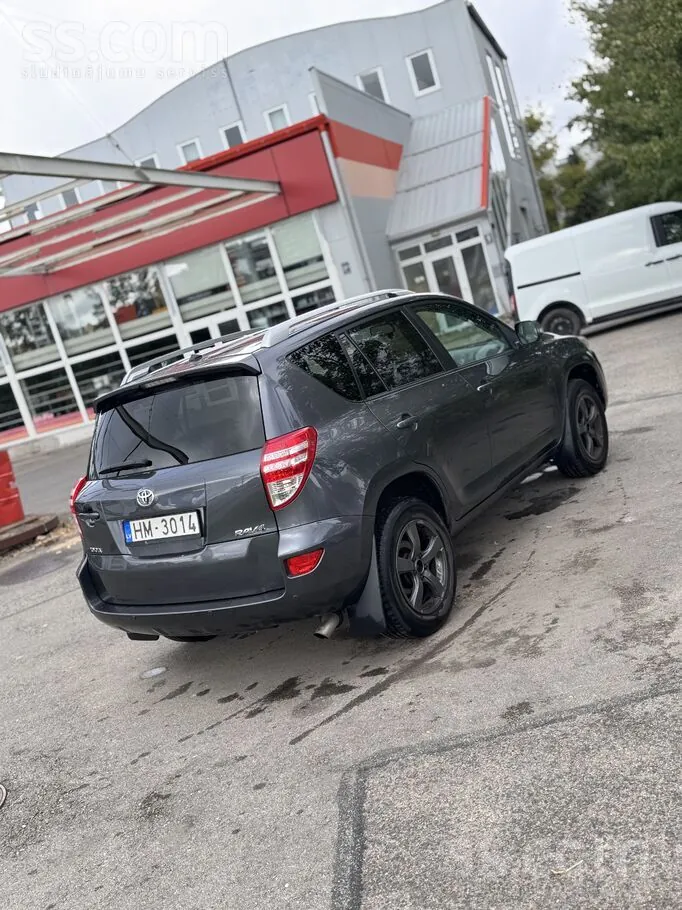Toyota Rav4 2010 photo 3