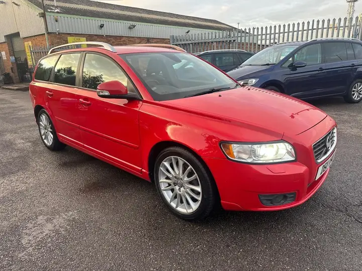 Volvo V50 2011 photo 2