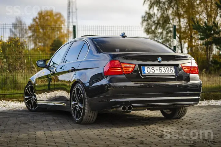 BMW 330 2011 photo 4