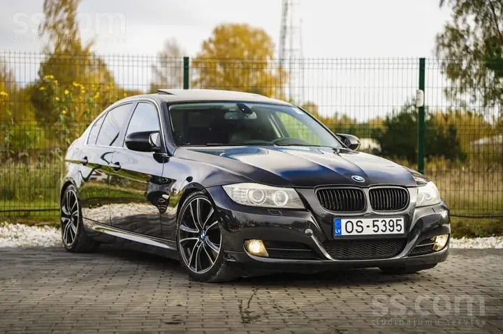 BMW 330 2011 photo 3