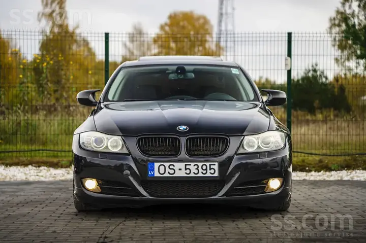 BMW 330 2011 photo 2