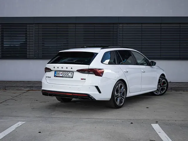 Skoda Octavia Combi 2023 photo 4