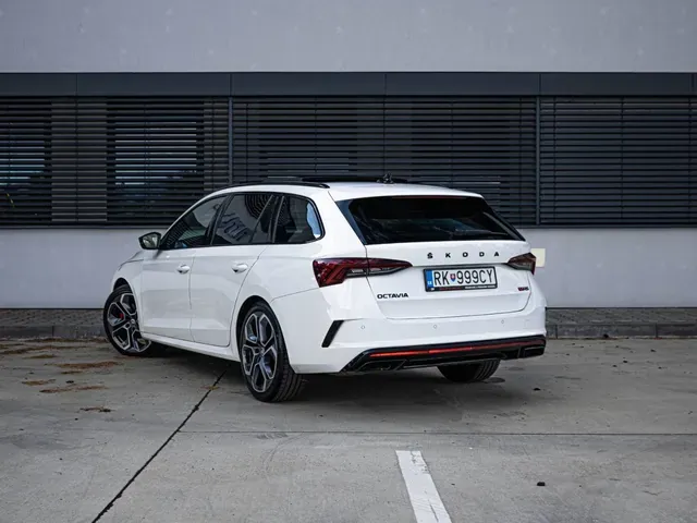 Skoda Octavia Combi 2023 photo 3