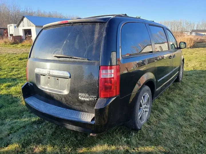 Dodge Grand Caravan 2010 photo 3