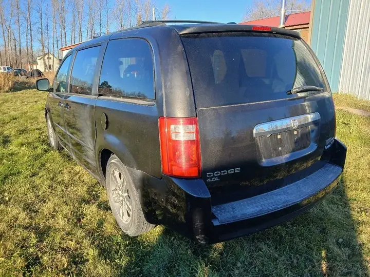 Dodge Grand Caravan 2010 photo 4