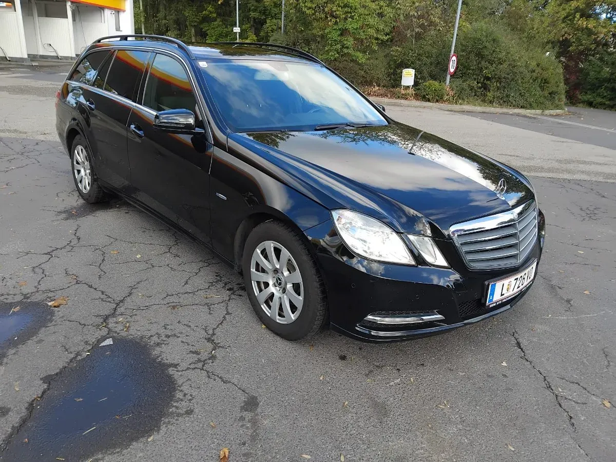 Mercedes-Benz E-Class 2012 photo 2
