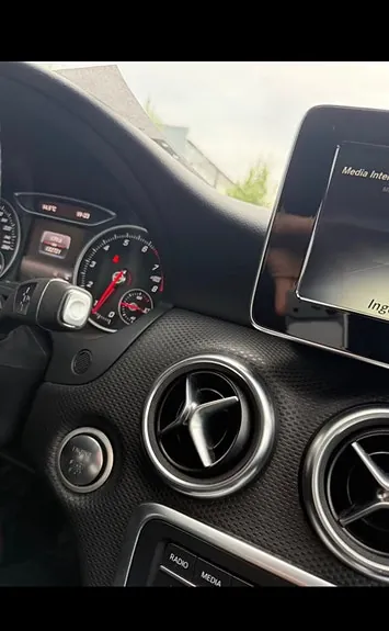 Mercedes-Benz A180 2018 photo 3