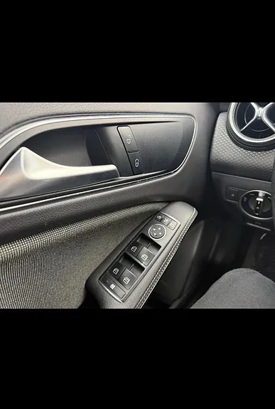 Mercedes-Benz A180 2018 photo 4