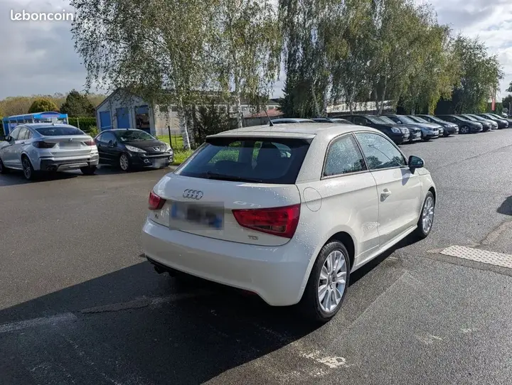 Audi A1 2010 photo 4