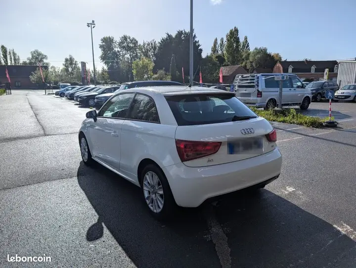 Audi A1 2010 photo 3