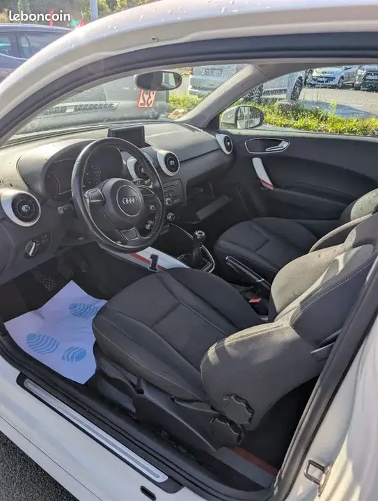 Audi A1 2010 photo 5