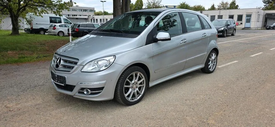 Mercedes-Benz B200