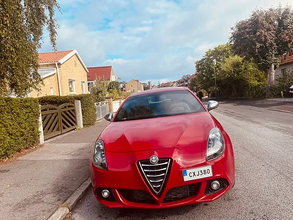 Alfa Romeo Giulietta 2014 photo 2