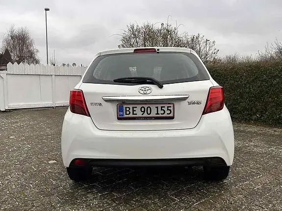 Toyota Yaris 2016 photo 2