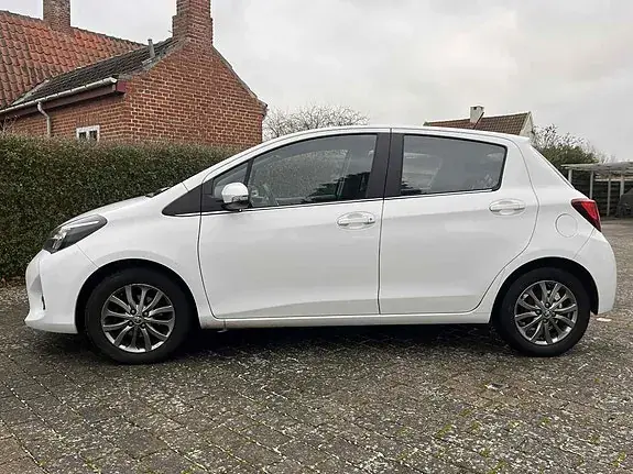 Toyota Yaris 2016 photo 3