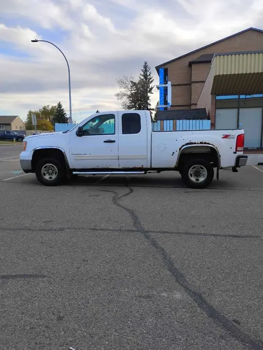 GMC Sierra 2500Hd 2010 photo 3