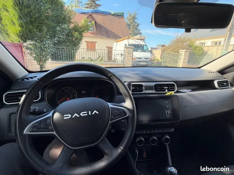 Dacia Duster 2023 photo 2