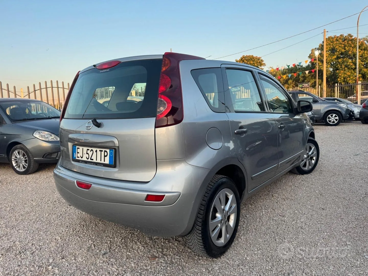 Nissan Note 2011 photo 5