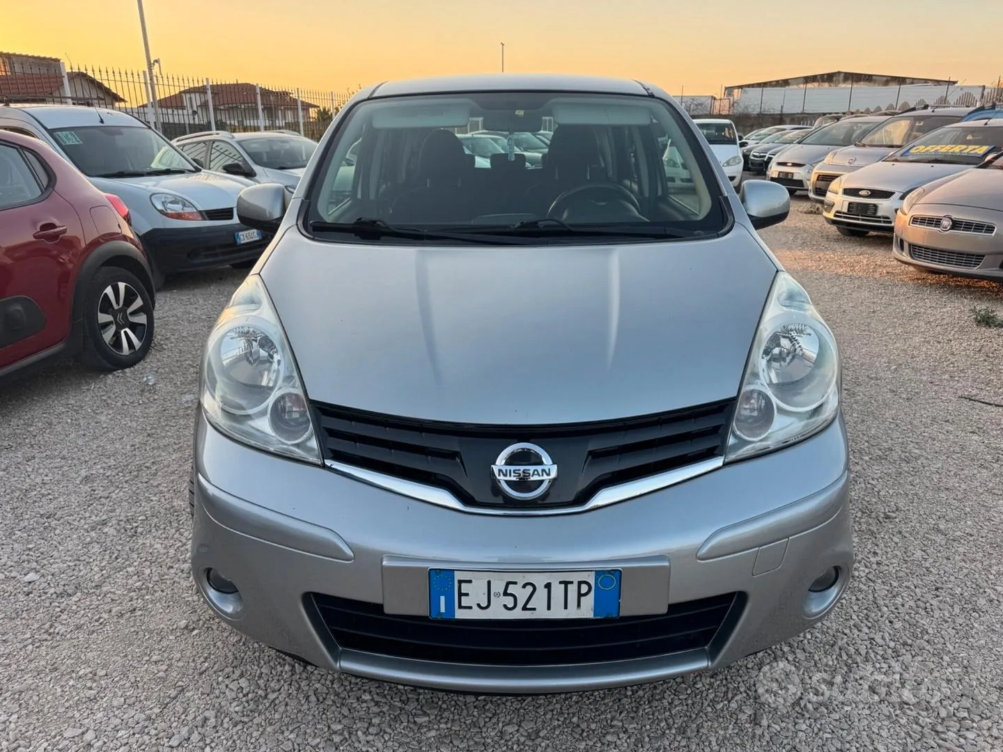 Nissan Note 2011 photo 2