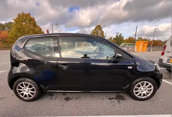 Volkswagen Up 2014 photo 2
